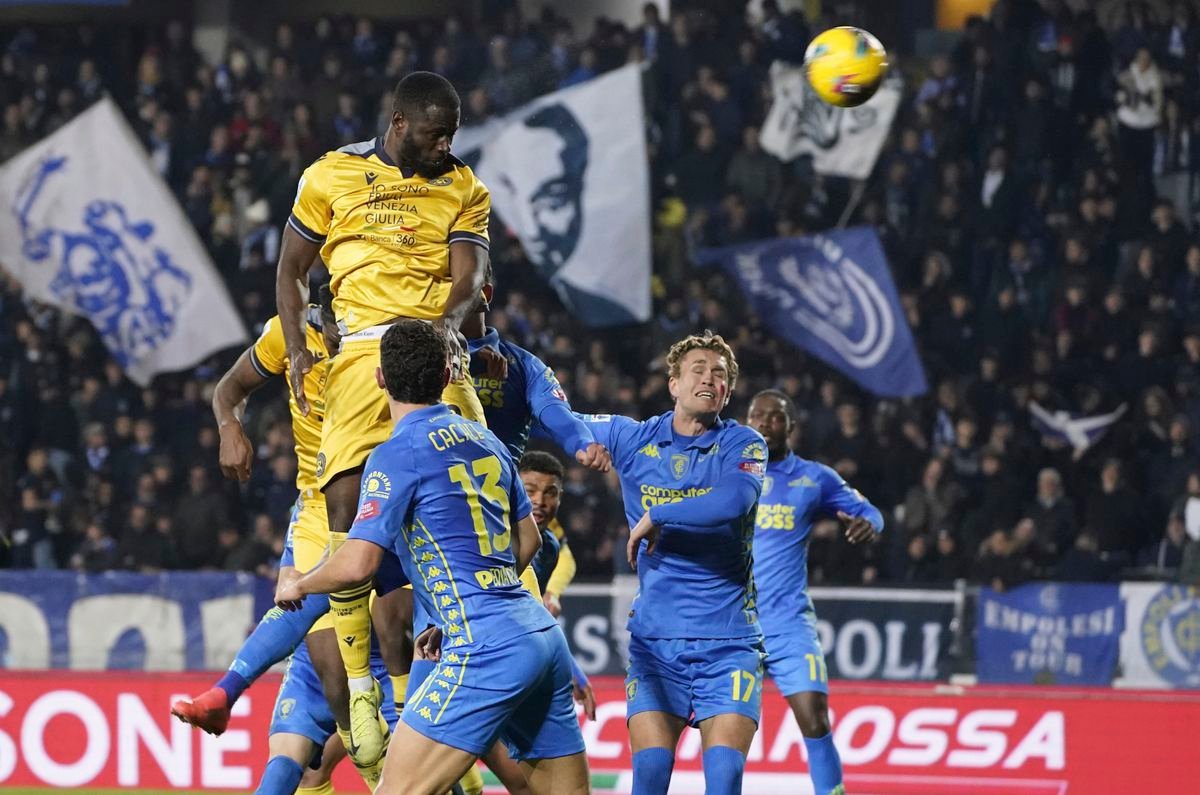 Súboj tabuľkových susedov víťaza nepriniesol. Udinese sa po mesiaci dočkalo bodového zisku