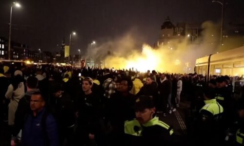 Antisemitské násilí v Amsterdamu odsoudil Fiala i Lipavský. Mezi zatčenými jsou i nezletilí