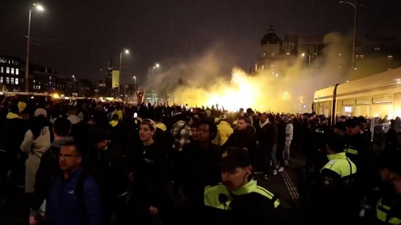 Antisemitské násilí v Amsterdamu odsoudil Fiala i Lipavský. Mezi zatčenými jsou i nezletilí Antisemitské násilí v Amsterdamu odsoudil Fiala i Lipavský. Mezi zatčenými jsou i nezletilí