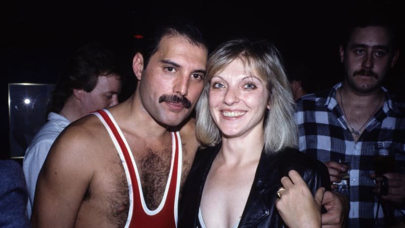 Poslední vůle Freddieho Mercuryho. Jeho blízký prozradil, kde skončilo jmění hvězdy Queen Poslední vůle Freddieho Mercuryho. Jeho blízký prozradil, kde skončilo jmění hvězdy Queen