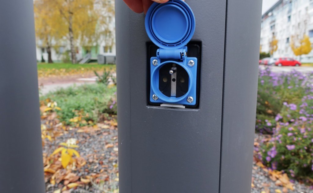 Stojany pre nabíjanie e-bajkov a elektrických kolobežiek sú už dostupné Stojany pre nabíjanie e-bajkov a elektrických kolobežiek sú už dostupné