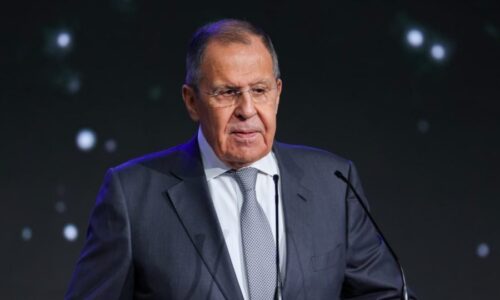 VIDEO: Protiruské sankcie odsúdili americký dolár na zánik, vyhlásil Lavrov a dodal, že USA a ich spojenci v snahe dominovať svetu oživujú ducha studenej vojny, ale v konečnom dôsledku si píia pod sebou konár.