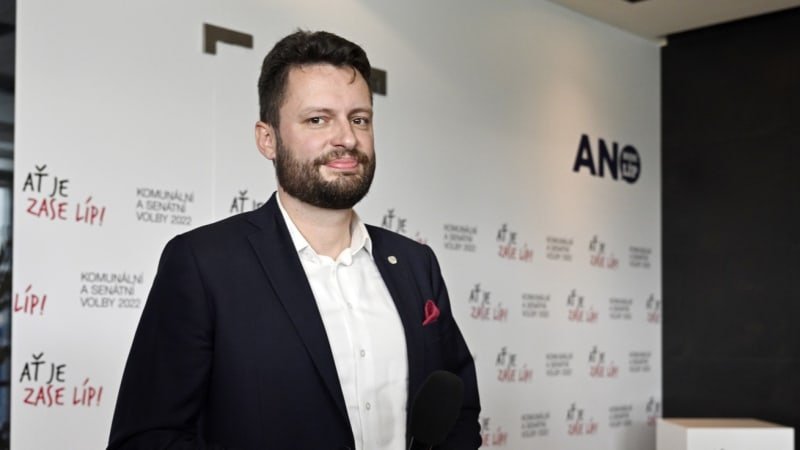 Šéf pražského ANO urazil dobrovolníky: Plivnutí do tváře, reagují. Nadzvedl i Starosty Šéf pražského ANO urazil dobrovolníky: Plivnutí do tváře, reagují. Nadzvedl i Starosty
