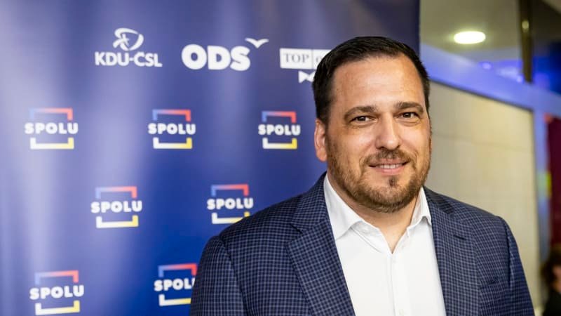 Zdechovský: Některé ministry bych z vlády vyhodil. S Grolichem v čele bychom měli 10 procent Zdechovský: Některé ministry bych z vlády vyhodil. S Grolichem v čele bychom měli 10 procent
