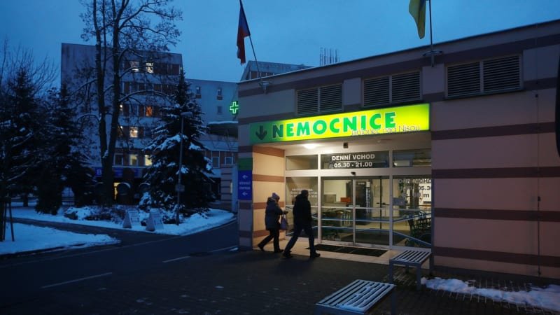 Pacient ohrožoval nožem v jablonecké nemocnici zdravotníky. Recidivista skončil ve vazbě Pacient ohrožoval nožem v jablonecké nemocnici zdravotníky. Recidivista skončil ve vazbě