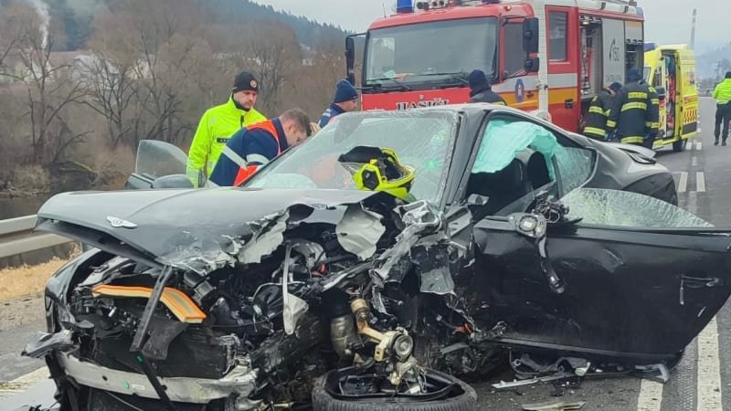 Miroslav zemřel po střetu s bezohledně jedoucím Bentley. Známý architekt jel na chalupu Miroslav zemřel po střetu s bezohledně jedoucím Bentley. Známý architekt jel na chalupu