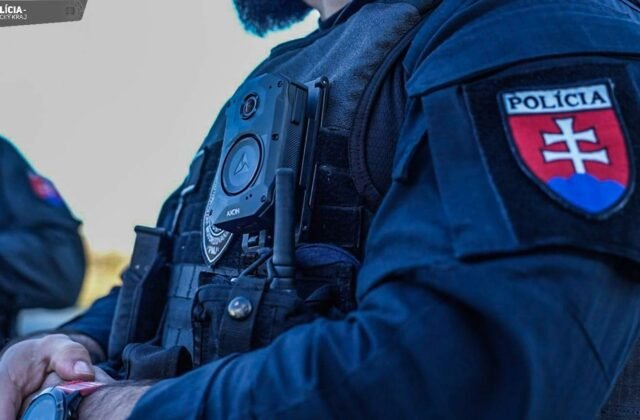 234723_policia-telove-kamery-640x420.jpg Košickí policajti už majú telové kamery, zozbierané údaje nebude možné vymazať – FOTO