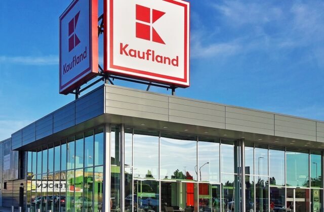 238374_foto-1-640x420.jpg Nižšie ceny potravín sú predvianočný darček od Kauflandu: nečaká na nové sadzby dane a zlacňuje produkty nad rámec zníženej DPH