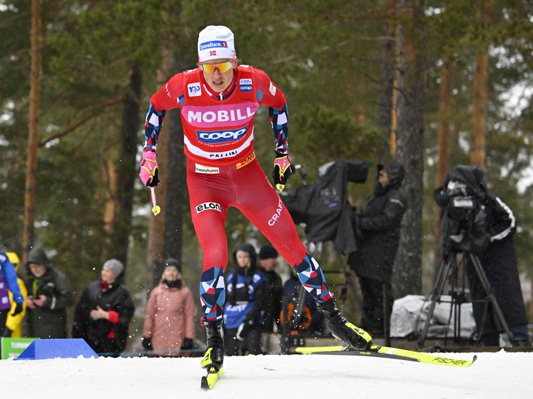 Tour de Ski: Kläbo potvrdil dominanciu a ovládol úvodnú etapu, medzi ženami triumfovala Digginsová