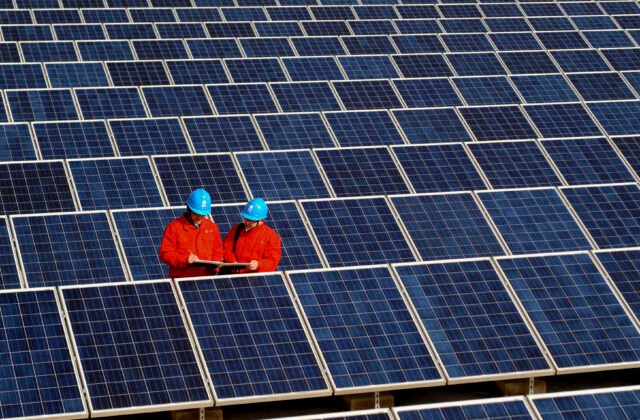 247347_china_us_tariffs_00669-640x420.jpg USA zvyšujú clá na čínske solárne doštičky, polysilikónové panely a volfrámové produkty