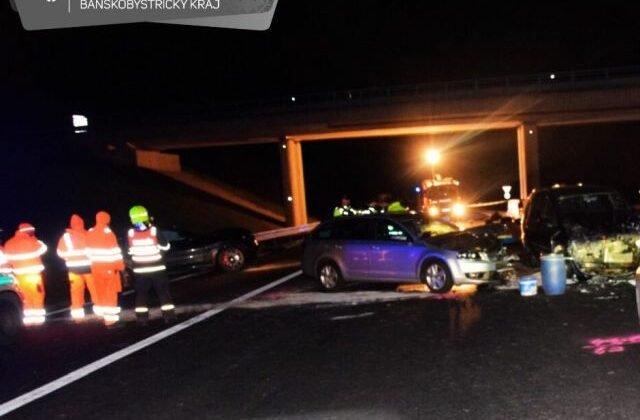 250924_nehoda-3-640x420.jpg Reťazová nehoda na R2 si vyžiadala dve obete, medzi zranenými je aj malý chlapček – FOTO