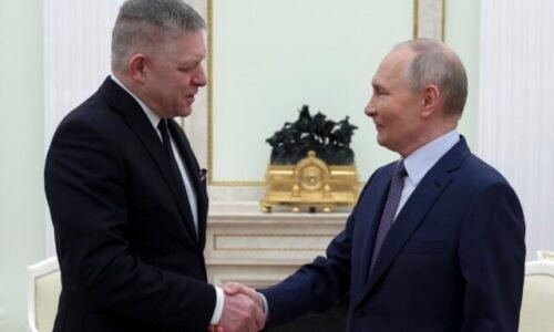 SaS kritizuje Ficovu cestu do Moskvy, pribaliť mu chcú odkazy od Slovákov pre Putina – VIDEO