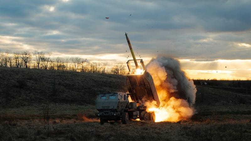 Tvrdý úder Ukrajinců: Raketa rozmetala ruské velitelství. Zabila či zranila desítky vojáků Tvrdý úder Ukrajinců: Raketa rozmetala ruské velitelství. Zabila či zranila desítky vojáků