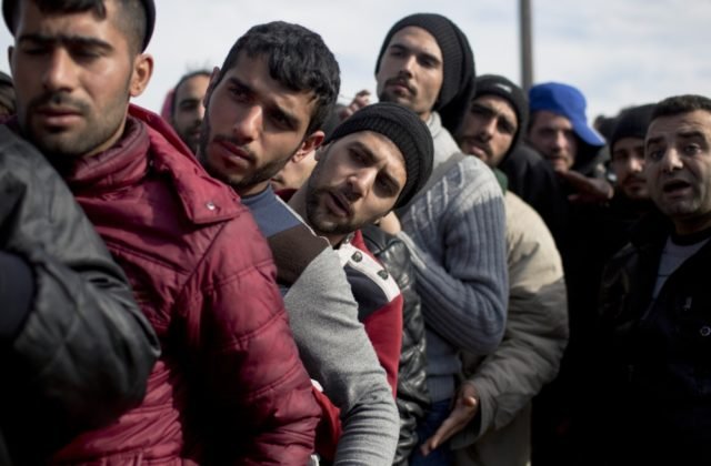 265103_greece_migrants-ded3f6665dc241519026c4865156bc94-640x420.jpg Experti migračného úradu ministerstva vnútra pomáhajú zvládnuť migračný tlak v Únii