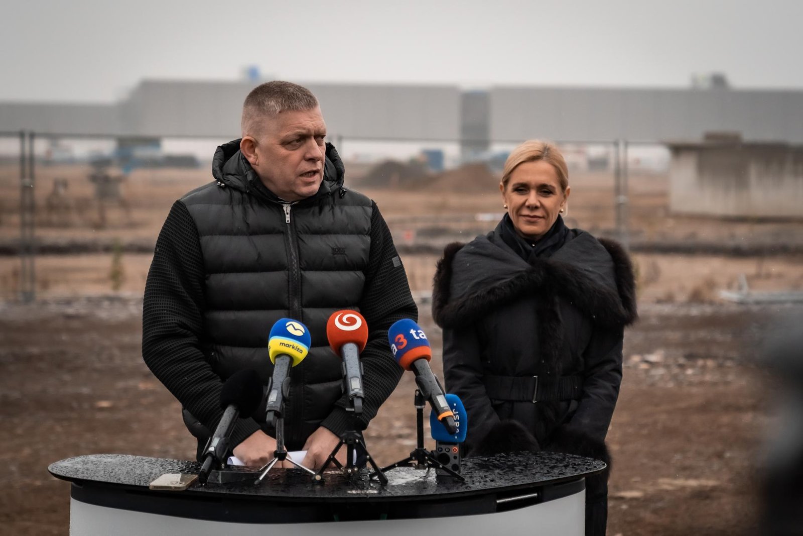 Platy, penzie i plyn. Čo nastane, keď si štát preje všetky rezervy? Slováci budú čeliť šestici hlavných rizík Platy, penzie i plyn. Čo nastane, keď si štát preje všetky rezervy? Slováci budú čeliť šestici hlavných rizík