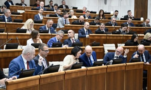 Poslanci pokračujú v diskusii o budúcoročnom rozpočte, hlasovať o ňom budú najskôr v utorok