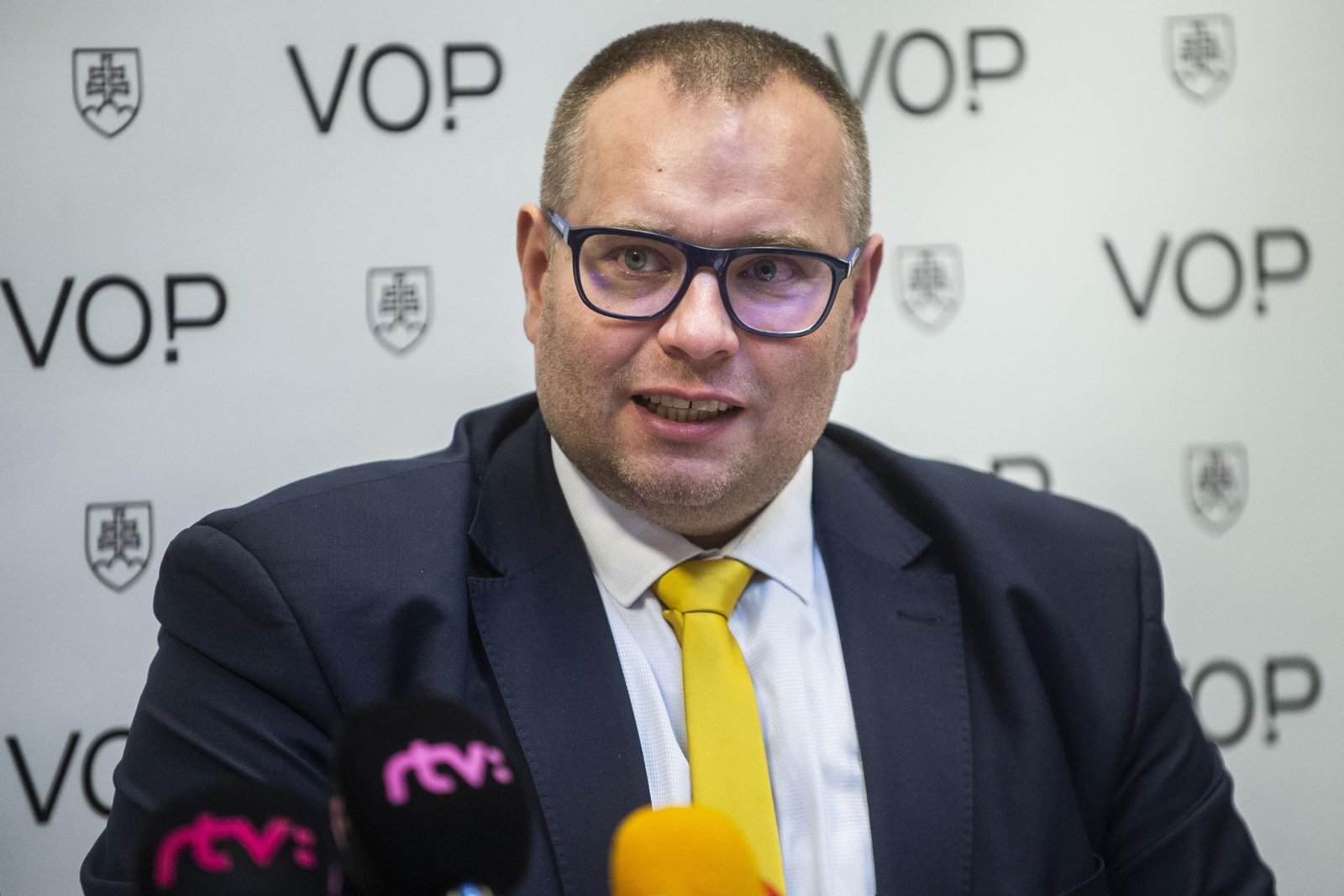 Ombudsman predloží v parlamente mimoriadnu správu o policajnej brutalite k zadržaným Ombudsman predloží v parlamente mimoriadnu správu o policajnej brutalite k zadržaným
