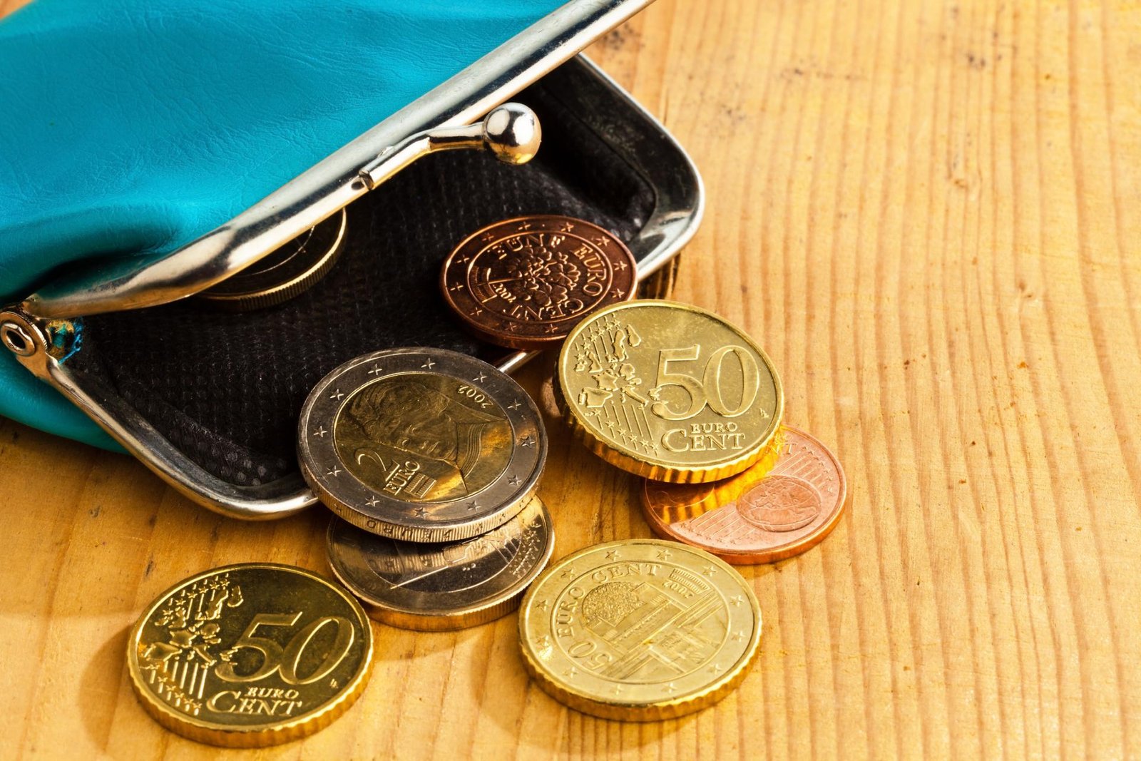 Kto a kedy si môže vybrať peniaze z druhého piliera? A do čoho sa oplatí investovať? (modelový výpočet úspor) Kto a kedy si môže vybrať peniaze z druhého piliera? A do čoho sa oplatí investovať? (modelový výpočet úspor)