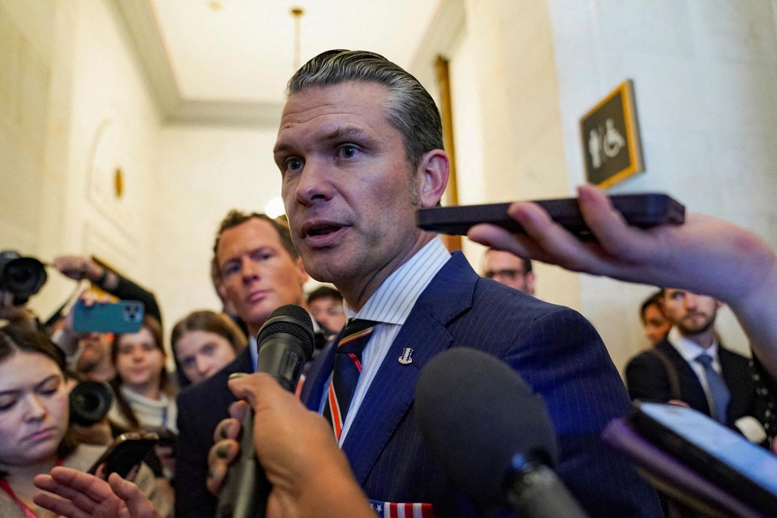 Trump hovorí, že počíta s moderátorom Hegsethom na čele ministerstva obrany. Ten má problémy s alkoholom Trump hovorí, že počíta s moderátorom Hegsethom na čele ministerstva obrany. Ten má problémy s alkoholom