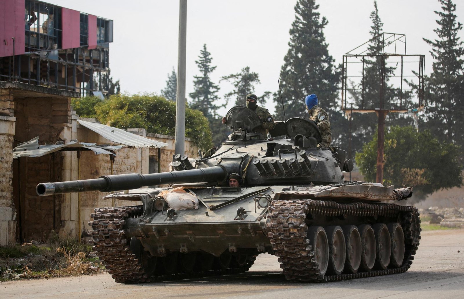 Líder povstalcov vyzval Irak, aby sa nezapájal do bojov v Sýrii Líder povstalcov vyzval Irak, aby sa nezapájal do bojov v Sýrii