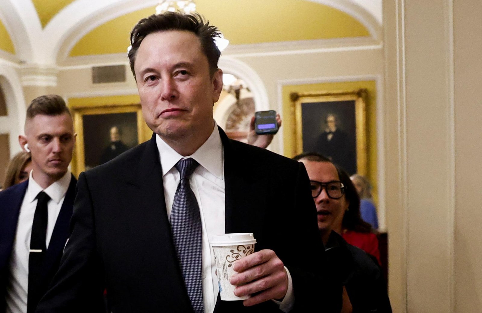 Musk začal rokovania o plánoch na zníženie počtu vládnych zamestnancov v USA Musk začal rokovania o plánoch na zníženie počtu vládnych zamestnancov v USA
