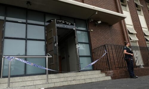 Austrálska polícia pátra po troch podozrivých v súvislosti s požiarom v synagóge