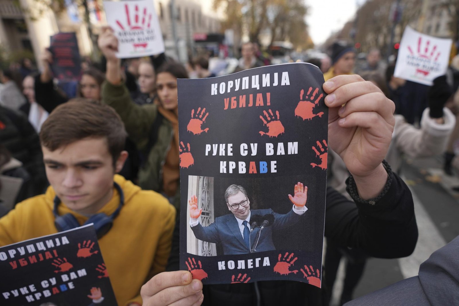 Žiaci stredných škôl v Srbsku sa pripojili k protivládnemu štrajku študentov po tragédii na vlakovej stanici Žiaci stredných škôl v Srbsku sa pripojili k protivládnemu štrajku študentov po tragédii na vlakovej stanici