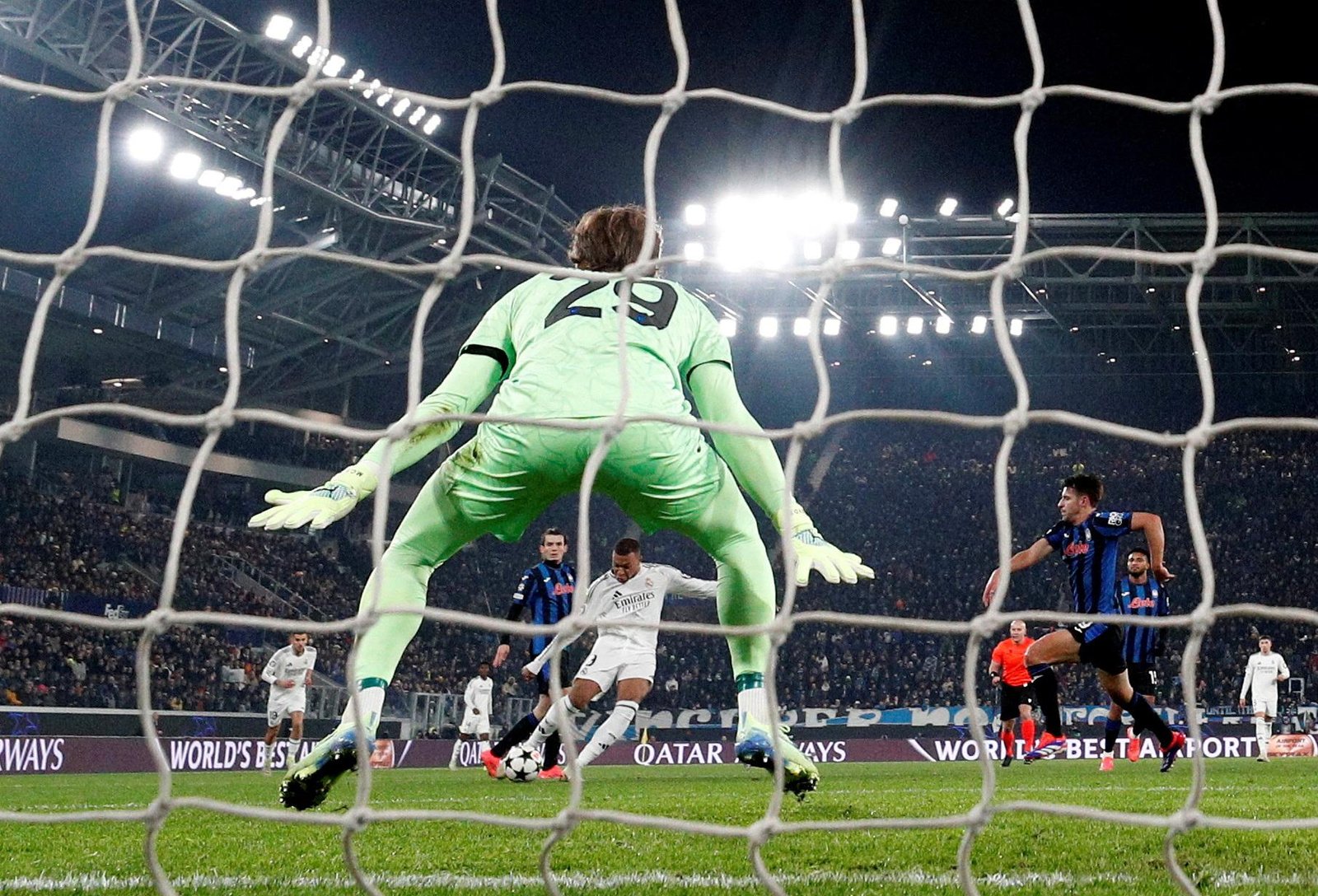 Real Madrid zvíťazil v Atalante, Leverkusen zdolal Inter Miláno Real Madrid zvíťazil v Atalante, Leverkusen zdolal Inter Miláno