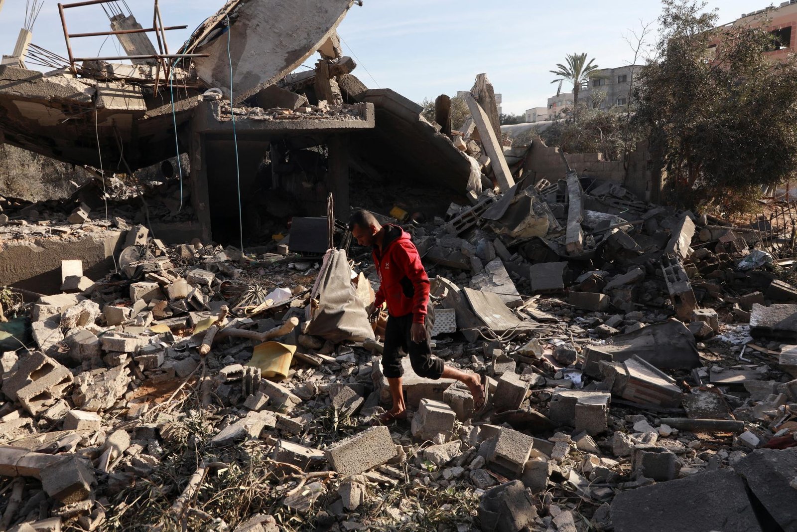 Pri náletoch v Pásme Gazy zahynulo najmenej 31 Palestínčanov, hlási Izrael Pri náletoch v Pásme Gazy zahynulo najmenej 31 Palestínčanov, hlási Izrael
