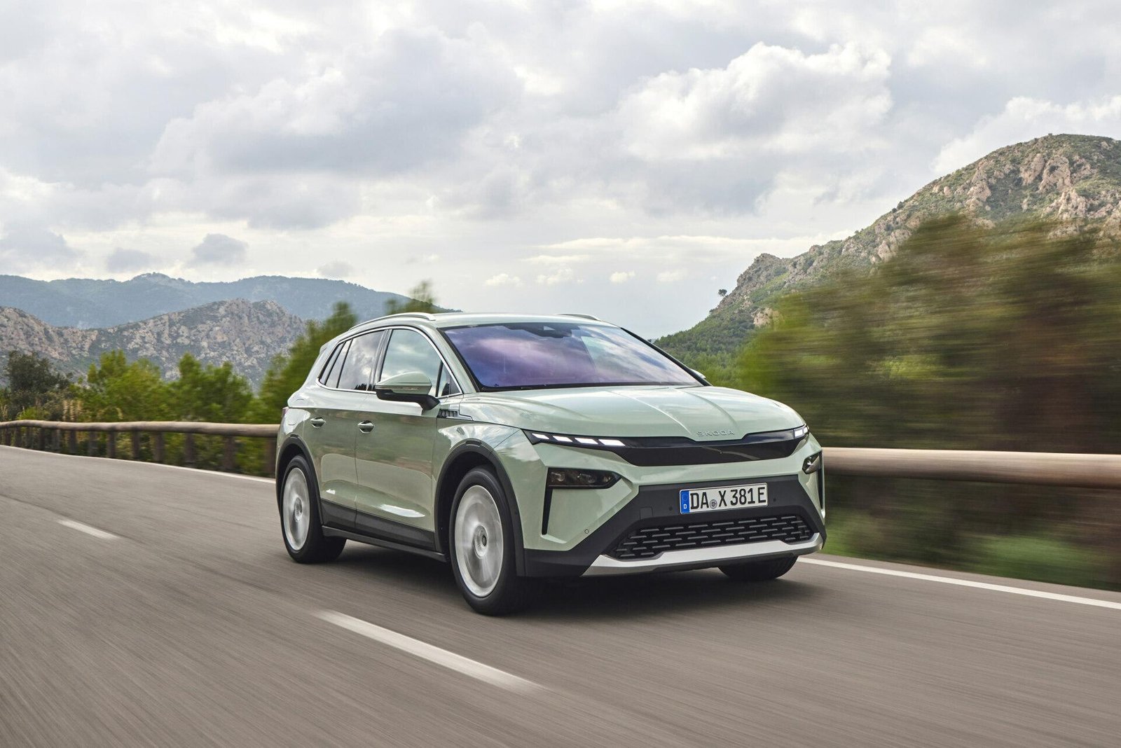 Prvá jazda: Česká novinka má predbehnúť Enyaq a byť ľudovejším elektromobilom Prvá jazda: Česká novinka má predbehnúť Enyaq a byť ľudovejším elektromobilom