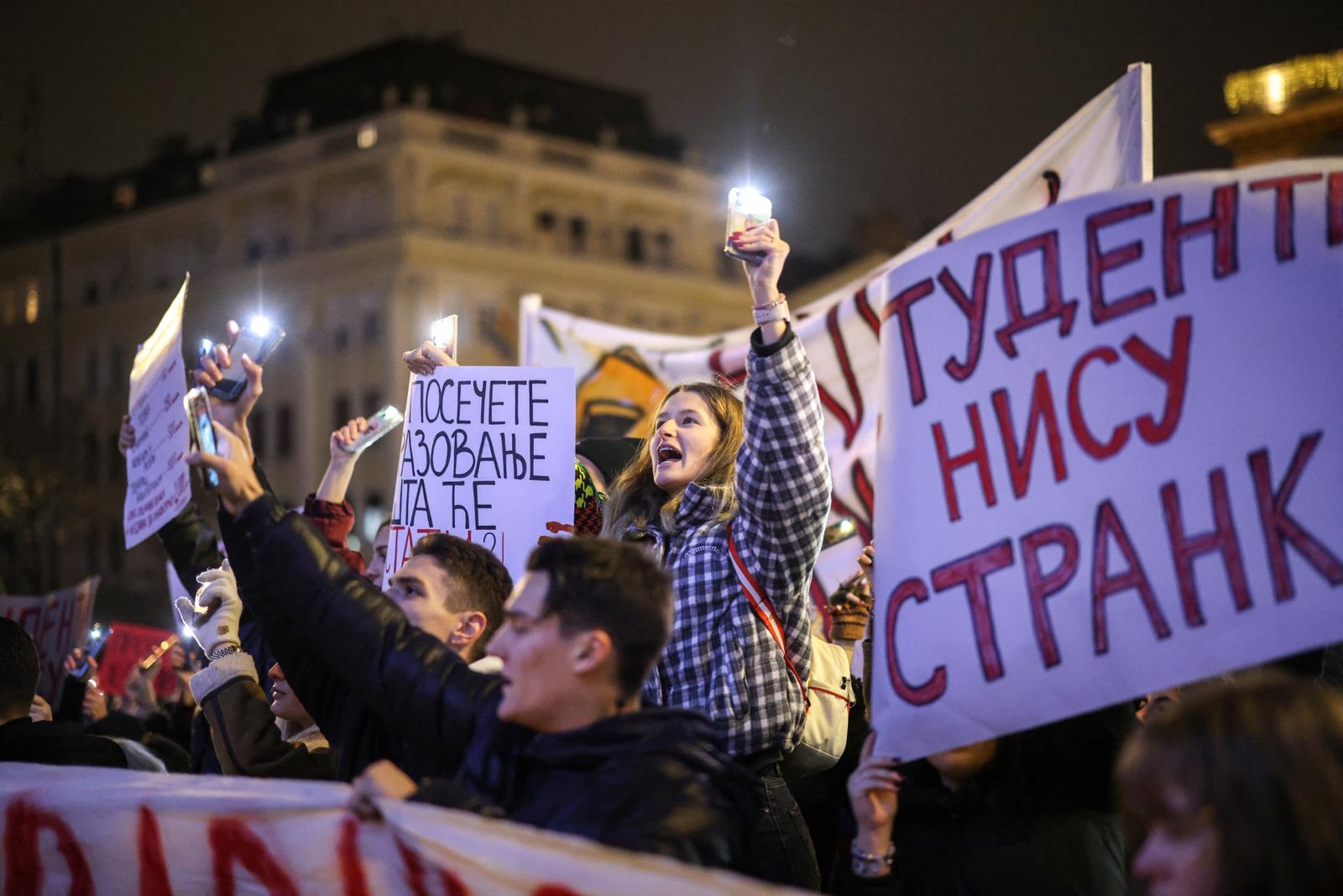 Vučič ustúpil opozícii, vo štvrtok zverejní dokumenty o stanici v Novom Sade, kde zomrelo 15 ľudí Vučič ustúpil opozícii, vo štvrtok zverejní dokumenty o stanici v Novom Sade, kde zomrelo 15 ľudí