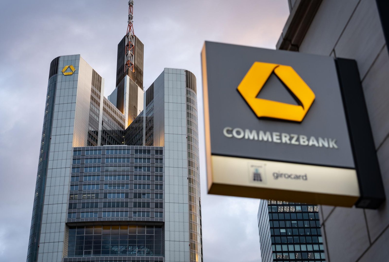 UniCredit odmietla špekulácie o plánoch na prepúšťanie v Commerzbank UniCredit odmietla špekulácie o plánoch na prepúšťanie v Commerzbank