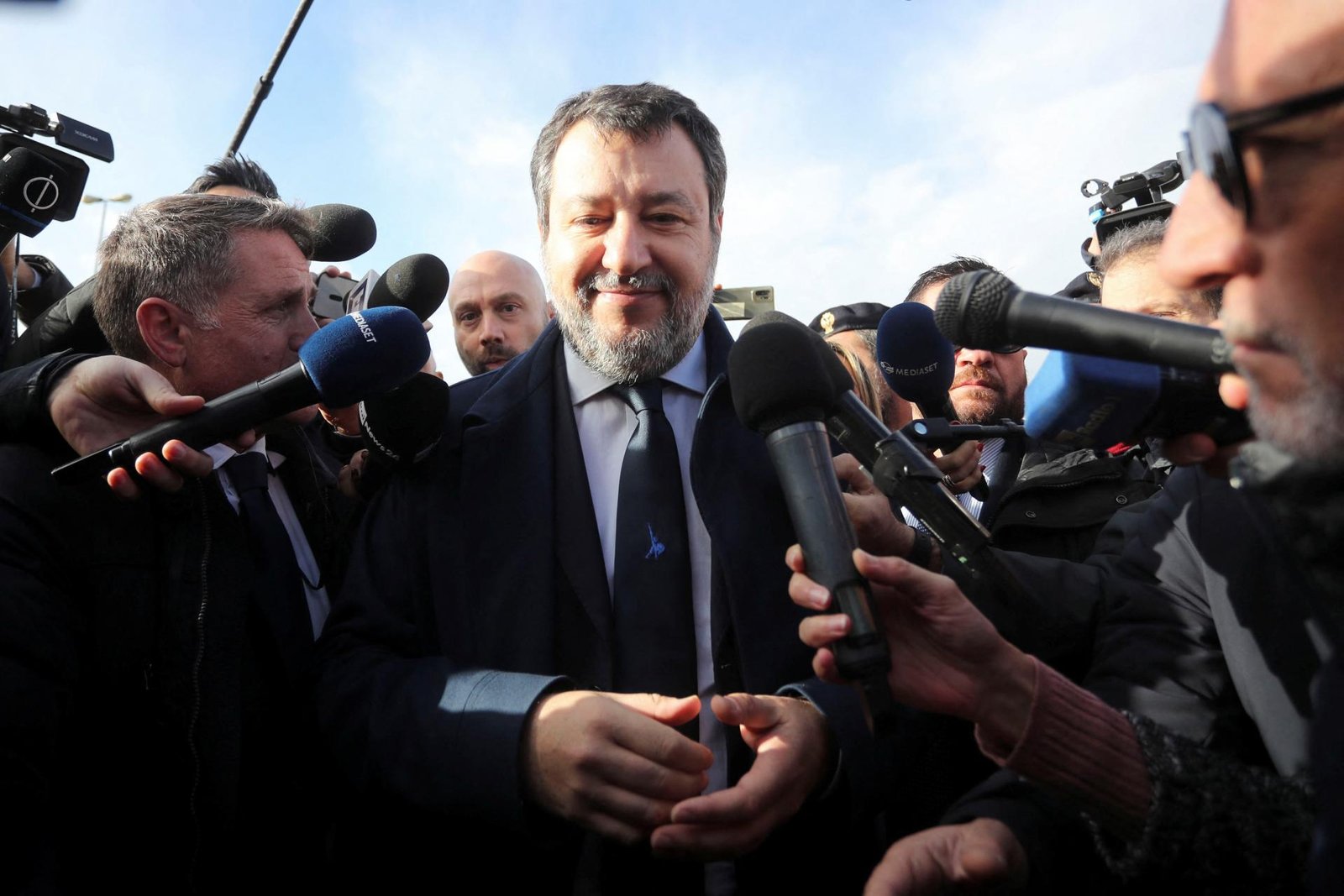 Talianskeho vicepremiéra zbavili obvinení v kauze zadržiavania migrantov Talianskeho vicepremiéra zbavili obvinení v kauze zadržiavania migrantov