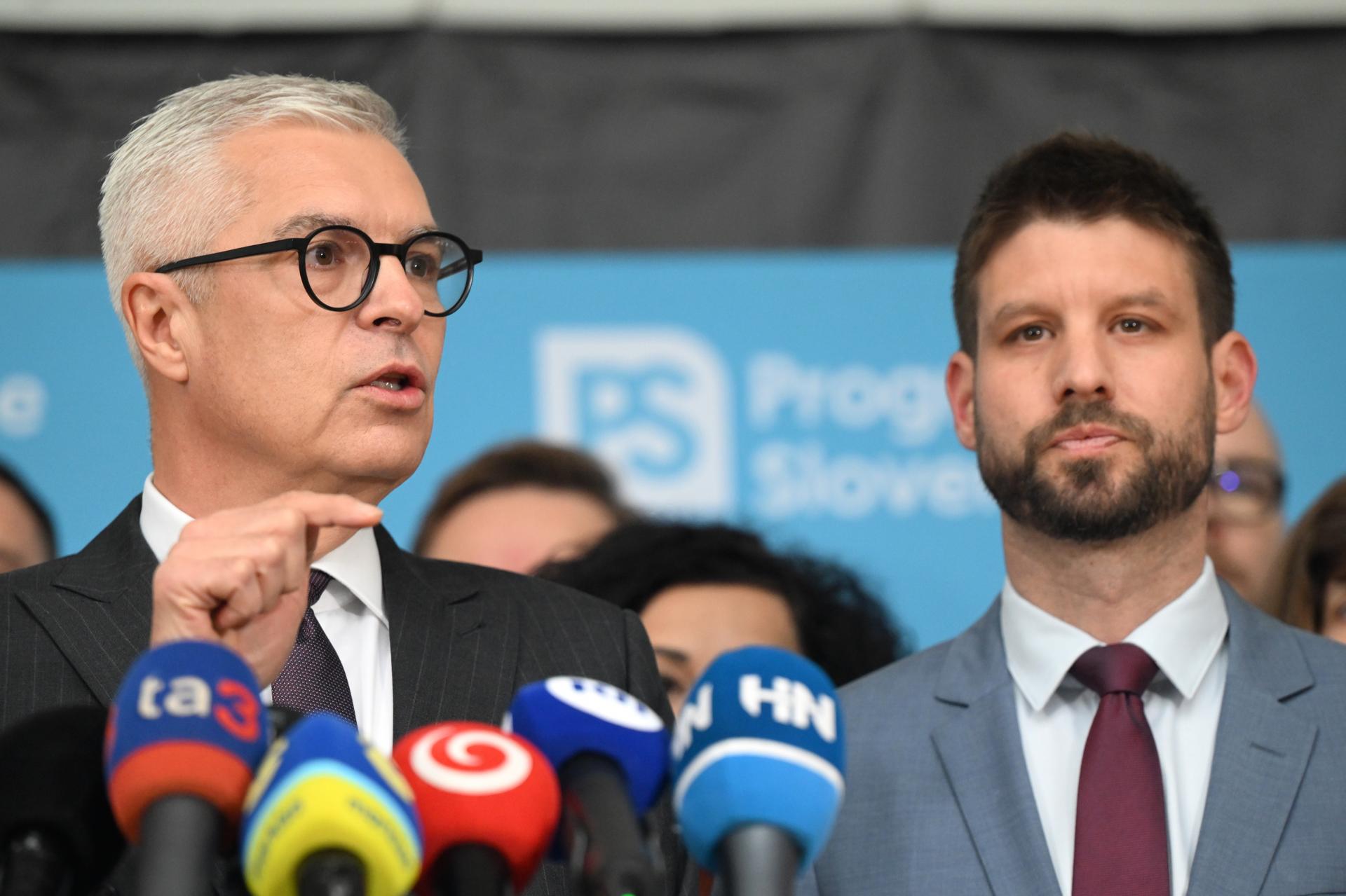 Šimečka: Fico si ide sám svoju divokú jazdu. V Moskve nič nevyrokoval, s Putinom si len podebatovali