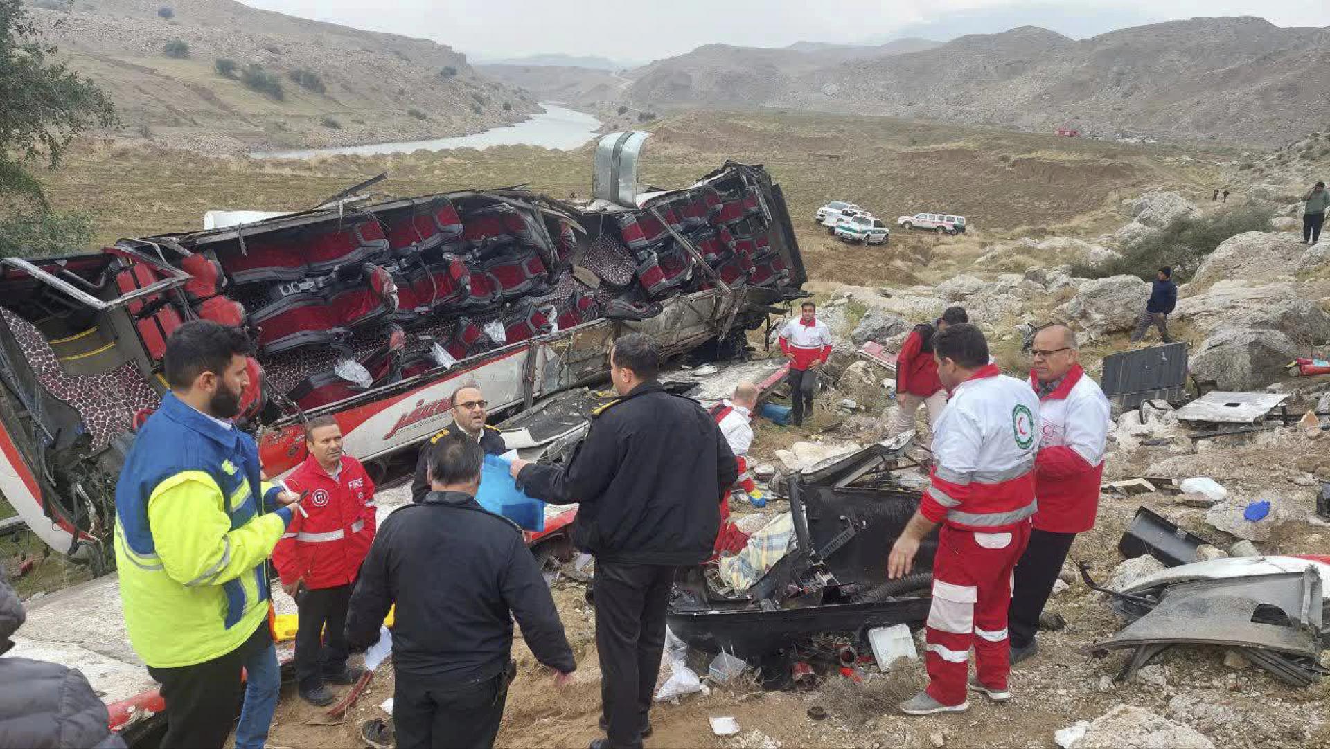 V Iráne sa zrazil autobus s cisternou, najmenej deväť ľudí zahynulo