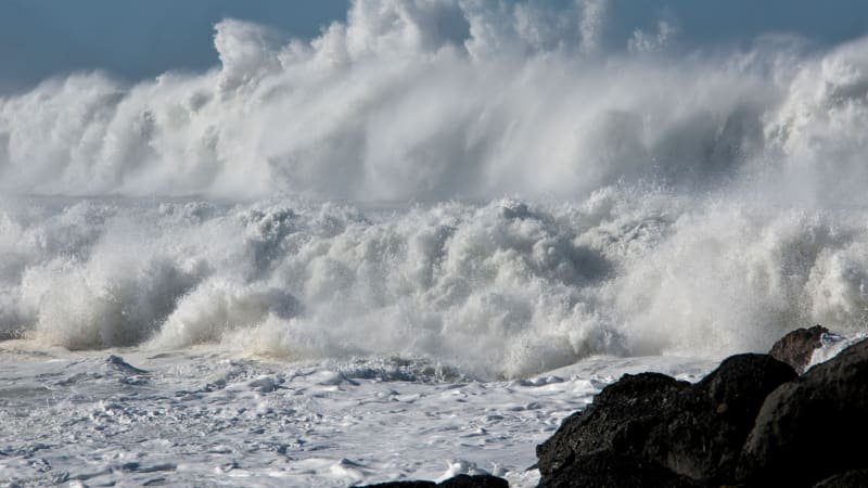 V Kalifornii udeřilo mimořádně silné zemětřesení. Úřady varují před vlnou tsunami V Kalifornii udeřilo mimořádně silné zemětřesení. Úřady varují před vlnou tsunami