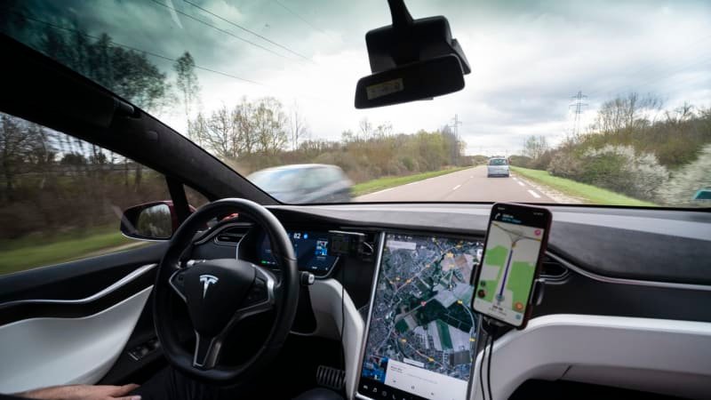 Autonomní auta už brzy na našich silnicích. Zákon umožní nechat řídit asistenční systémy Autonomní auta už brzy na našich silnicích. Zákon umožní nechat řídit asistenční systémy