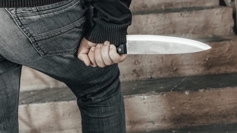 Muž bodal nožem v Berlíně do kolemjdoucích: Zranil několik lidí, policie ho zadržela