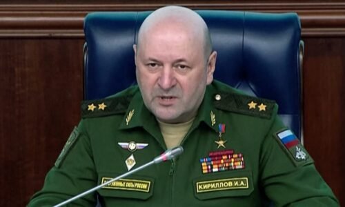 Rusové zadrželi podezřelého z bombového útoku na generála. Nálož byla umístěna na koloběžce