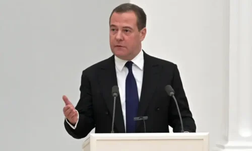 Medvedevove prázdne vyhlásenia čoraz viac “dráždia” ruskú politickú elitu