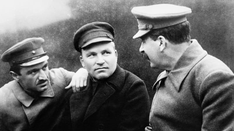Tajemná vražda poslala na smrt přes milion lidí. Před 90 lety zemřel Stalinův „krvavý playboy“ Tajemná vražda poslala na smrt přes milion lidí. Před 90 lety zemřel Stalinův „krvavý playboy“