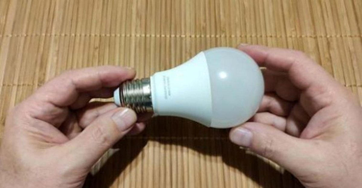 Nefunkčnú LED žiarovku radšej nevyhadzujte, poslúži ešte dlho! Takto si ju môžete rýchlo a ZADARMO opraviť Nefunkčnú LED žiarovku radšej nevyhadzujte, poslúži ešte dlho! Takto si ju môžete rýchlo a ZADARMO opraviť