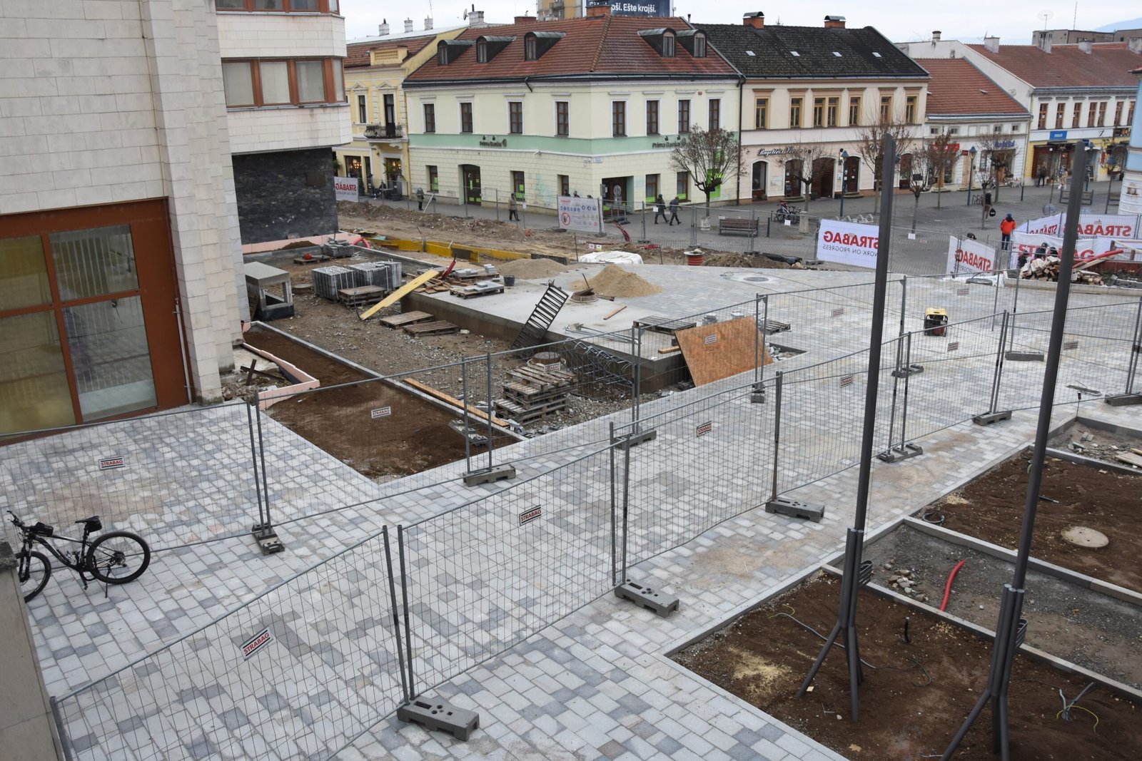 Všetky dôležité veci už sú v zemi Všetky dôležité veci už sú v zemi