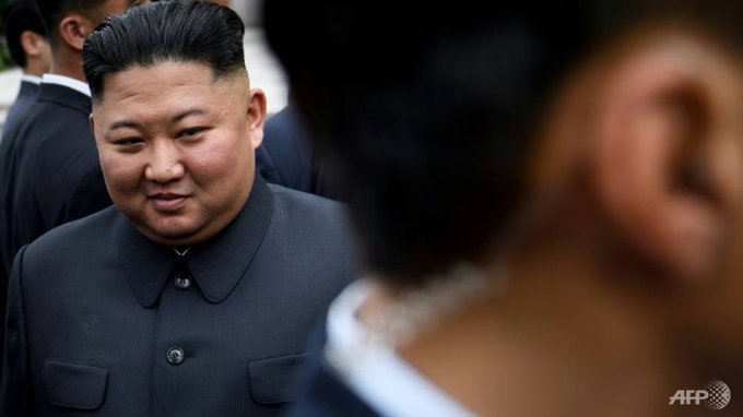 Kim s popcornom v ruke sleduje, ako v Soule a Tbilisi predvádzajú “demokratickú krajinu” Kim s popcornom v ruke sleduje, ako v Soule a Tbilisi predvádzajú “demokratickú krajinu”
