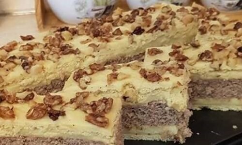 Naše obľúbené, VIANOČNÉ medové rezy s orechmi a tou najjemnejšou chuťou! Sú hotové sú behom krátkej chvíľky!