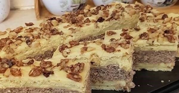 Naše obľúbené, VIANOČNÉ medové rezy s orechmi a tou najjemnejšou chuťou! Sú hotové sú behom krátkej chvíľky!