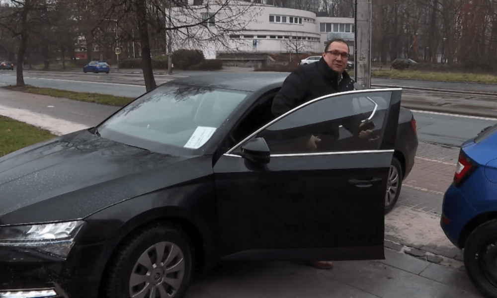 Ostravský primátor za městské peníze pořídil luxusní limuzínu. Snobárna, zlobí se lidé