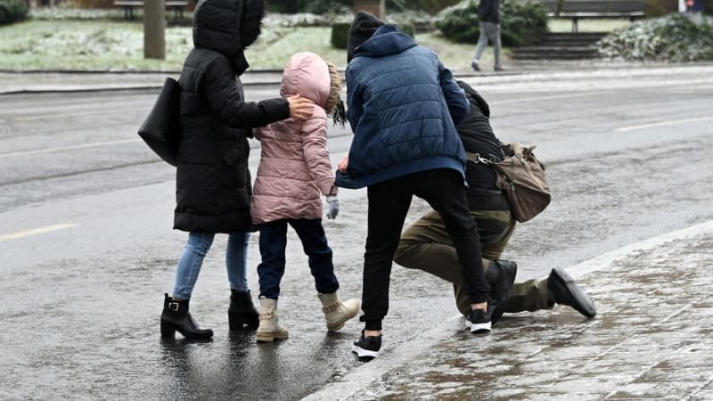 VÝSTRAHA: Meteorologové varují před tvorbou ledovky. Podívejte se, kde si dát největší pozor VÝSTRAHA: Meteorologové varují před tvorbou ledovky. Podívejte se, kde si dát největší pozor