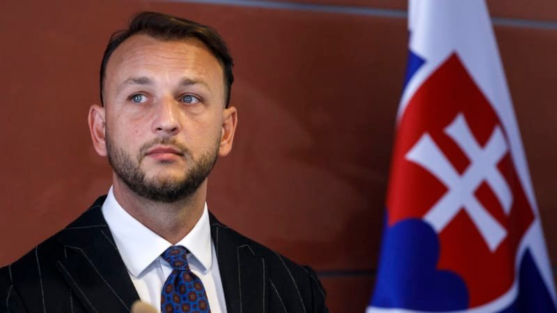 Slovensko vyhostilo dvě osoby. Podezřívá je z plánování útoku na kritickou infrastrukturu Slovensko vyhostilo dvě osoby. Podezřívá je z plánování útoku na kritickou infrastrukturu