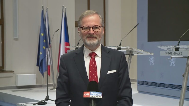 Fialovo silvestrovské video: Vypadám jak mlsnej kocour, říká na nepovedených záběrech Fialovo silvestrovské video: Vypadám jak mlsnej kocour, říká na nepovedených záběrech